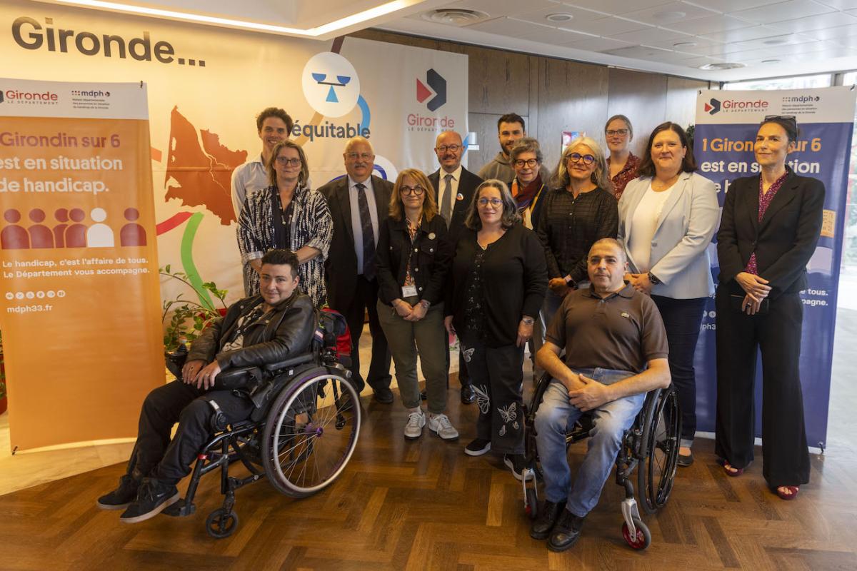 Participants à la signature de convention entre le FIPHFP et le Département de la Gironde