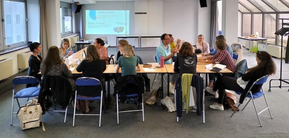 Participants à la journée d'accueil des nouveaux référents handicap d'Auvergne Rhône Alpes dans les locaux de la Maison de la culture de Clermont Ferrand