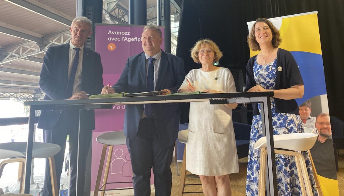 De gauche à droite : Didier Eyssartier, Christophe Roth, Françoise Descamps-Crosnier, Marine Neuvile