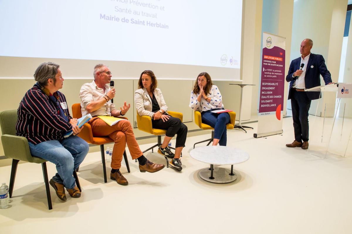 Les participants à la table ronde sur les ressources mobilisables et les coopérations locales