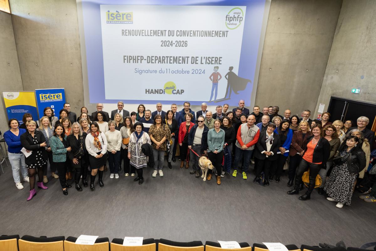 Participants à la signature de convention entre le FIPHFP et le Département de l'Isère