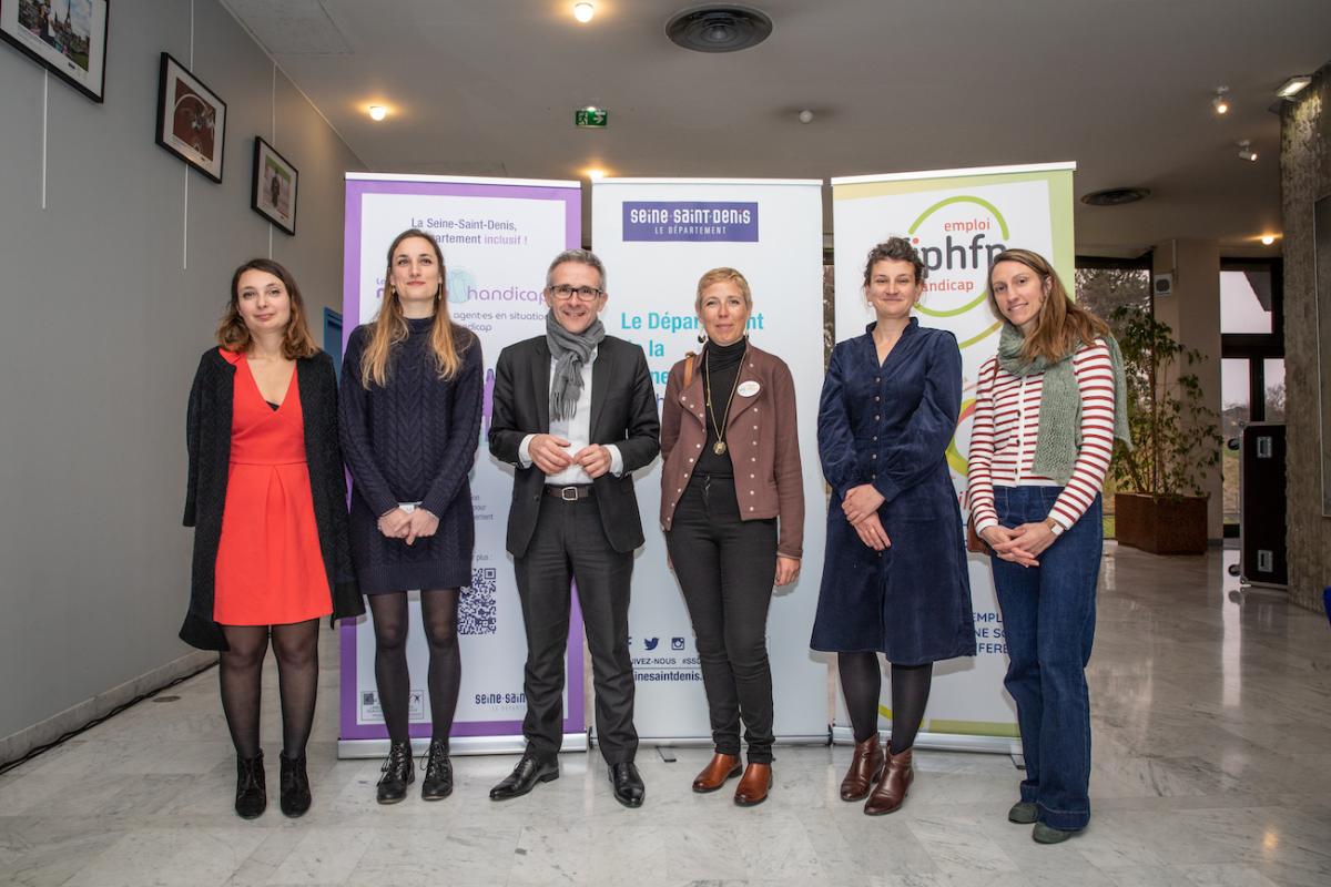 Au centre de la photo, Stéphane Troussel, président du Département de la Seine-Saint-Denis, et Séverine Baudouin, directrice adjointe du FIPHFP