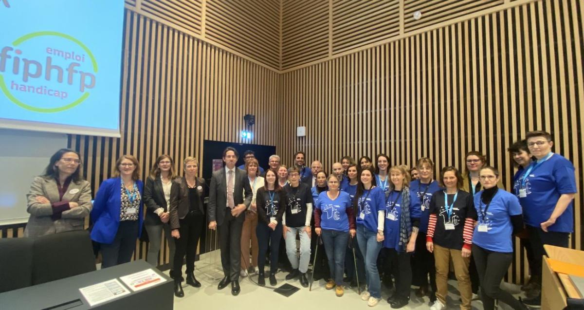 L'ensemble des participants à la journée de célébration des 20 ans de la loi