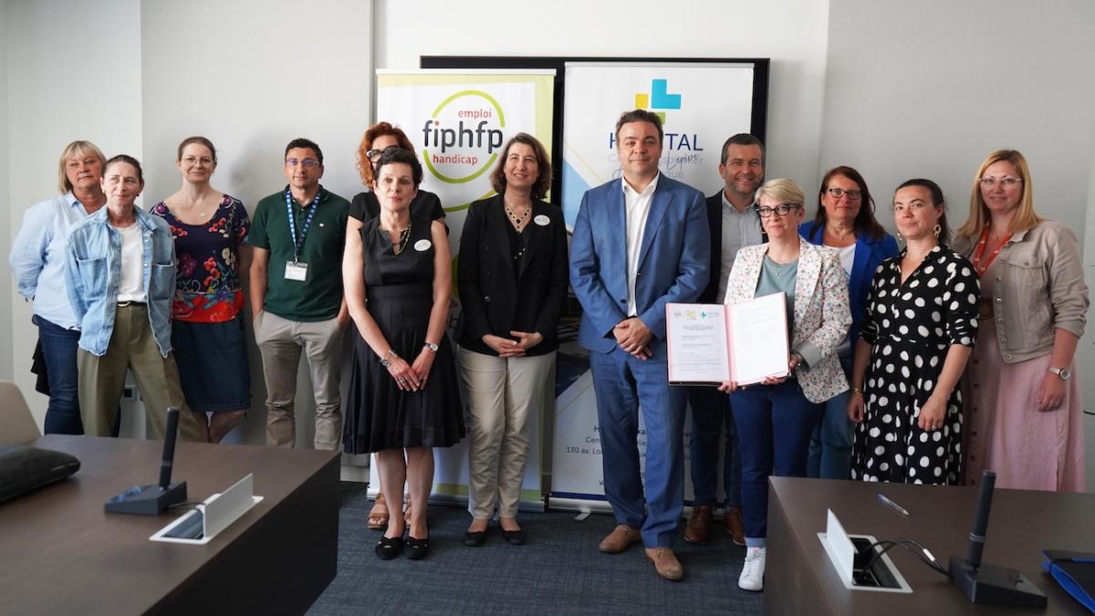 Ensemble des personnes présentes à la signature de convention entre le FIPHFP et le centre hospitalier de Dunkerque
