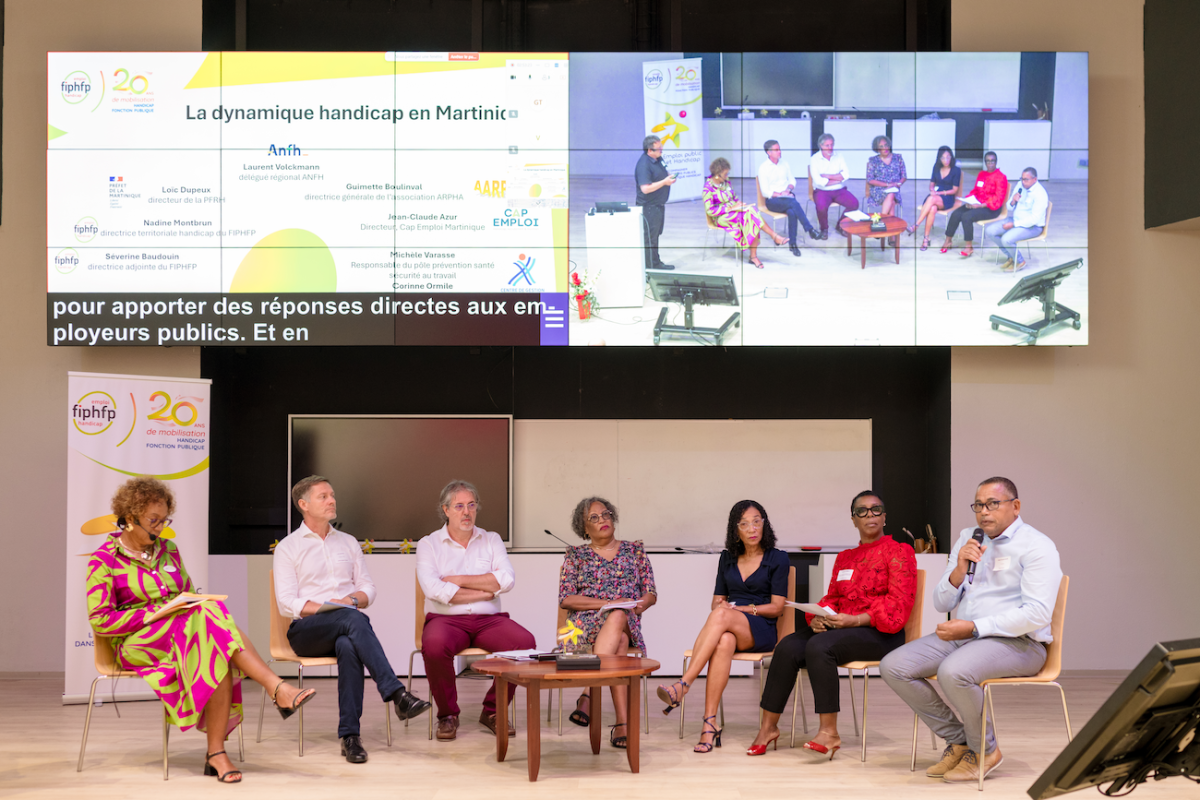Participants à la table ronde sur la dynamique handicap en Martinique à l'occasion du Tour de France des 20 ans du FIPHFP