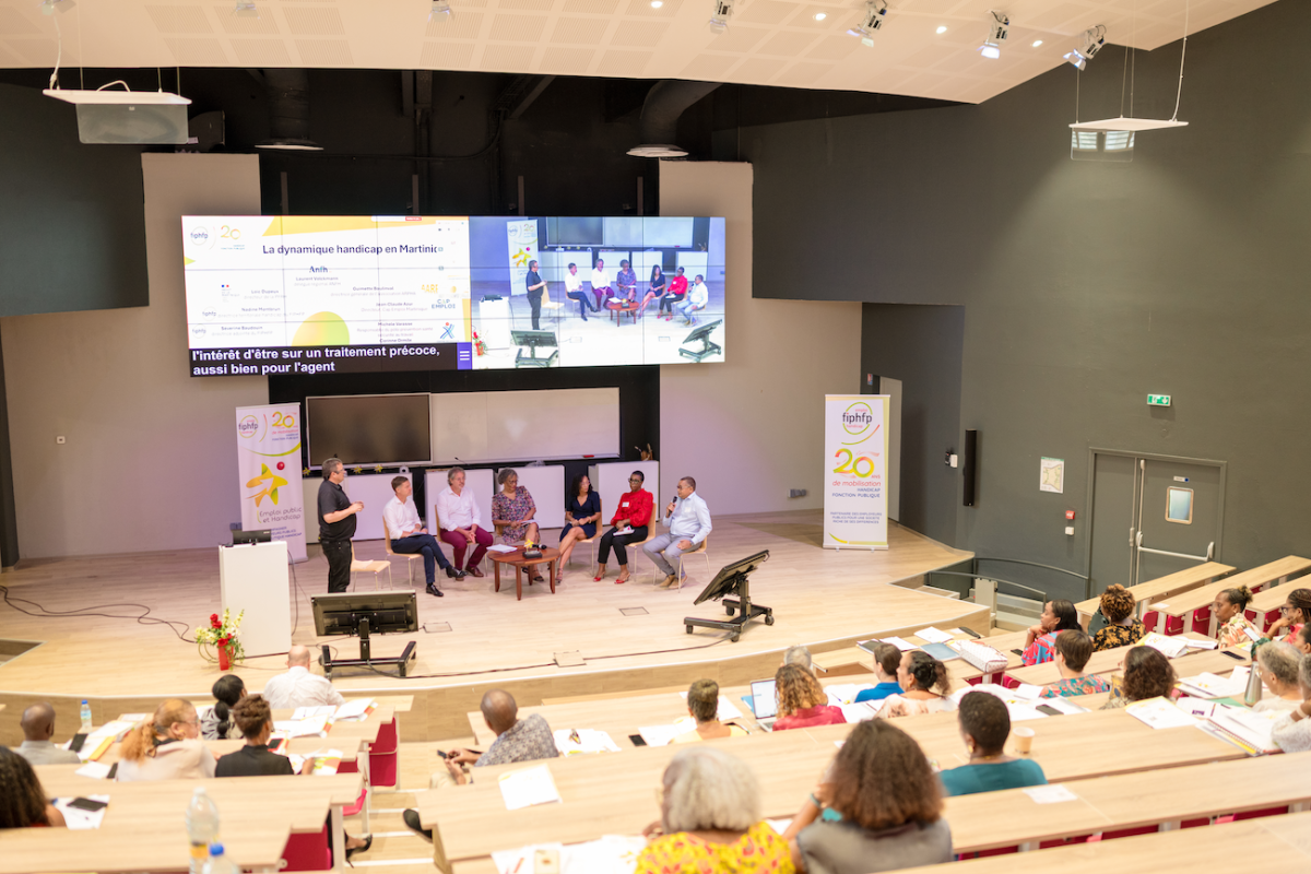 Vue de l'ensemble de l'amphithéâtre de l'Université Schoelcher à l'occasion de l'étape du tour de France des 20 ans du FIPHFP en Martinique, le 1er juillet